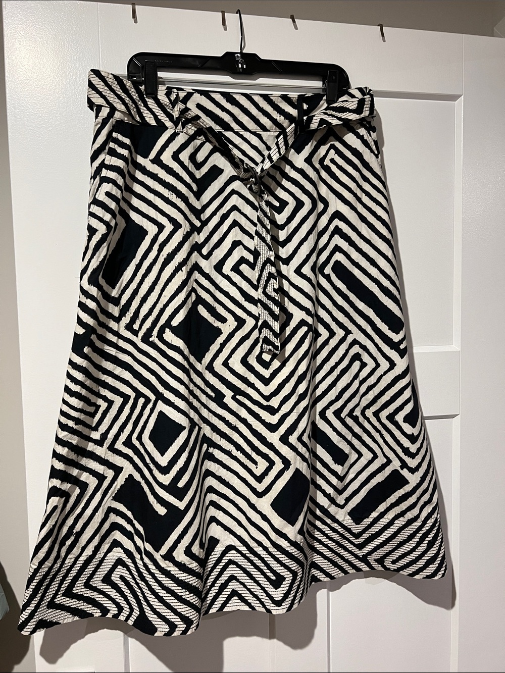Banana Republic Factory Black & White Geometric A-Line Skirt